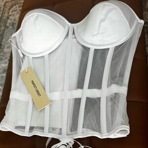 THE PERFECT CORSET IN WHITE